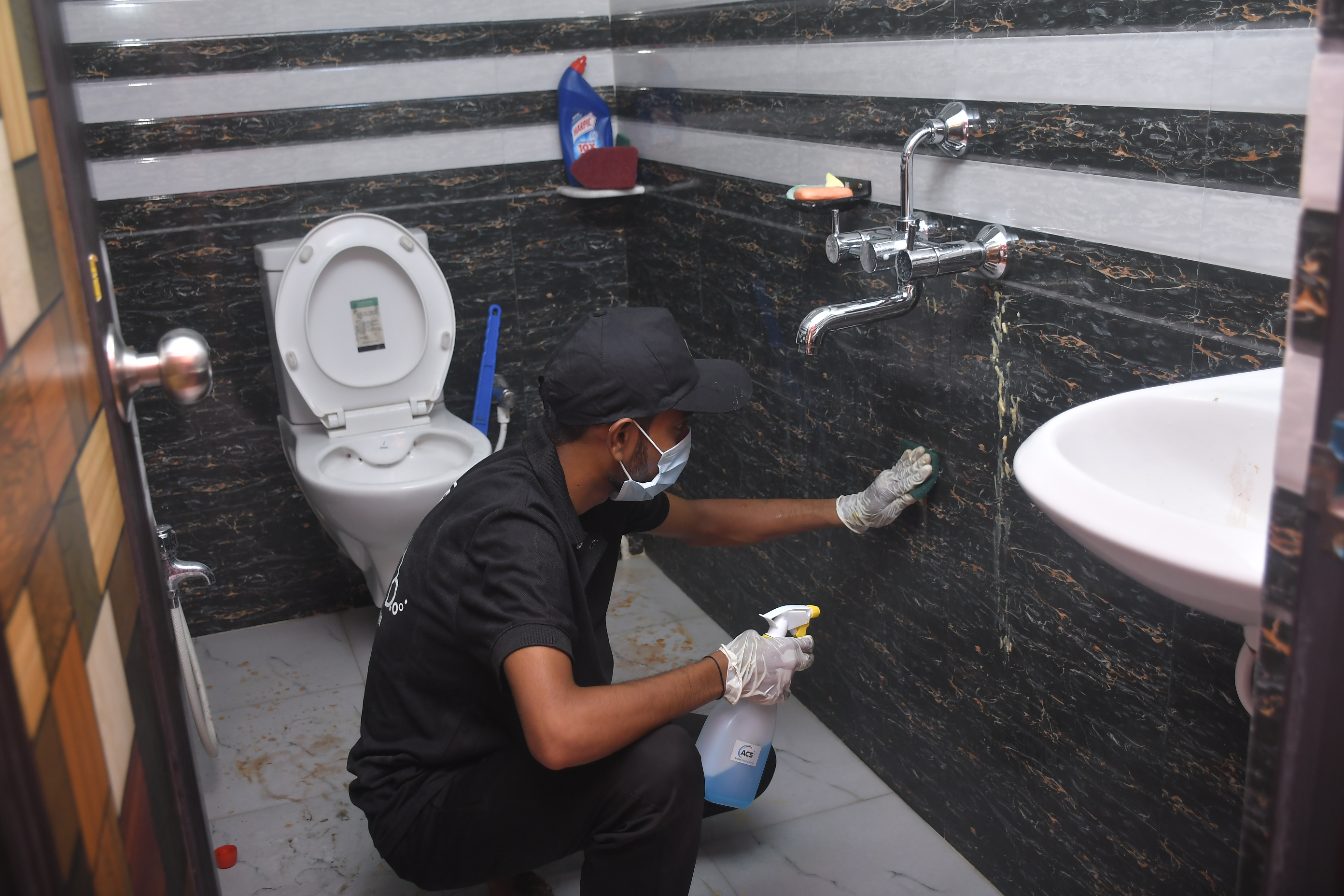 1 bathroom deep cleaning