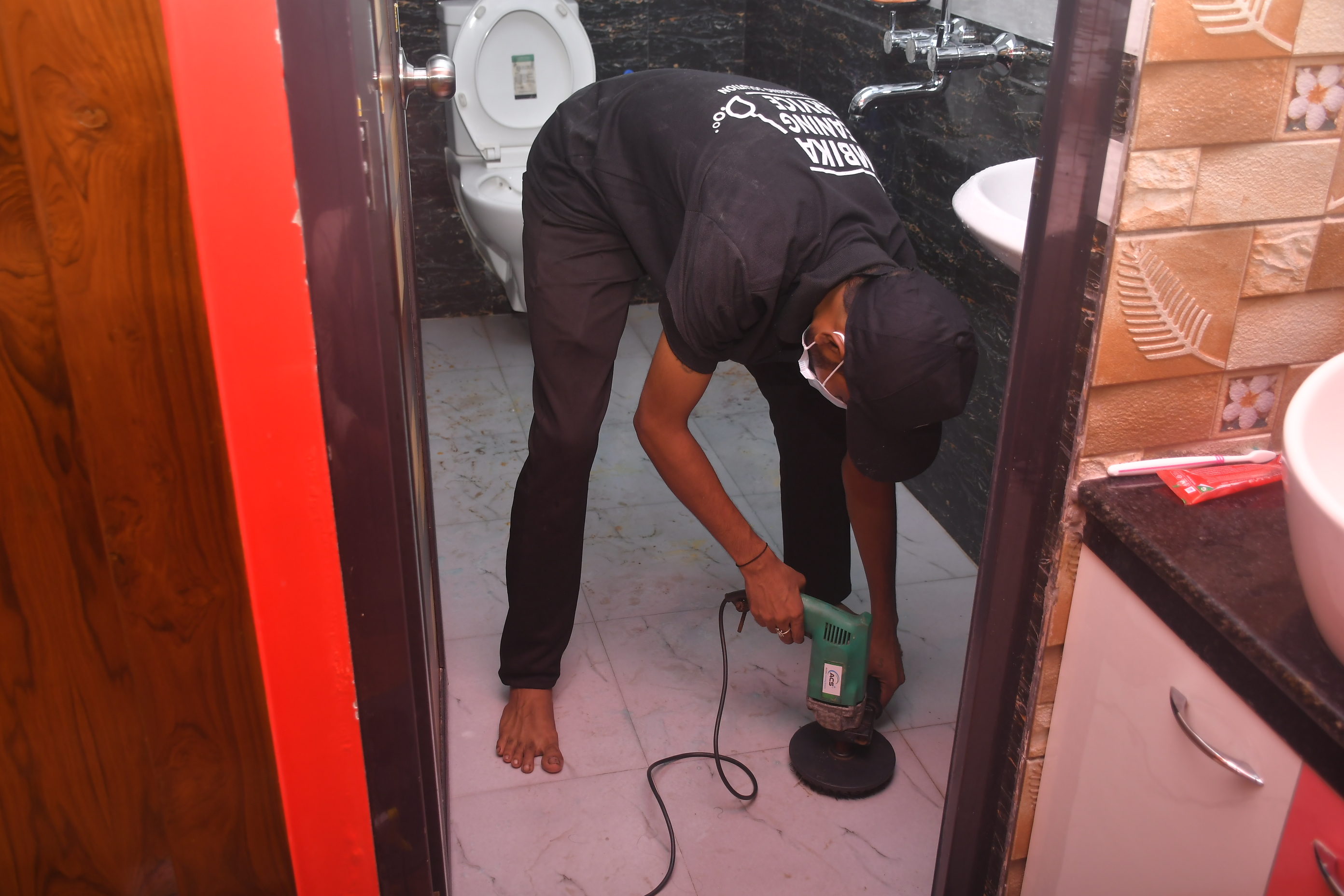 5 bathroom regular cleaning